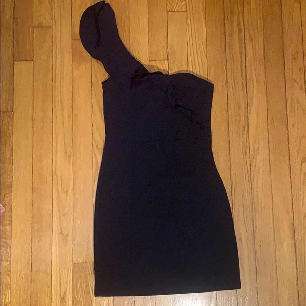 One Shoulder Ruffle Mini - Picture 3 of 4